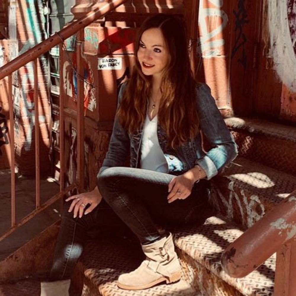 Meet your Posher, Yulia